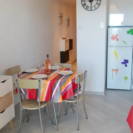Apartment Climatise Proche Des Thermes Avec Balcon - Fr-1-503-50