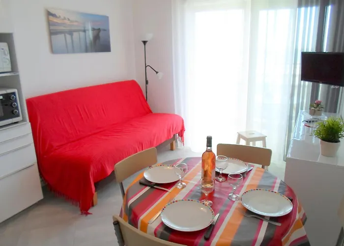Apartment 2* Proche Thermes, Vue Etang, Climatise - Fr-1-503-50 *