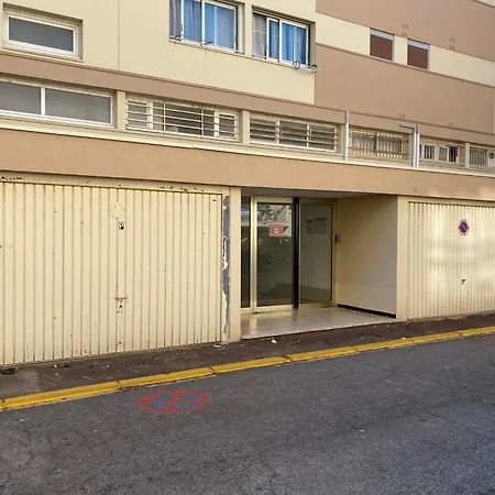 Lägenhet Climatise Proche Des Thermes Avec Balcon - Fr-1-503-50 *